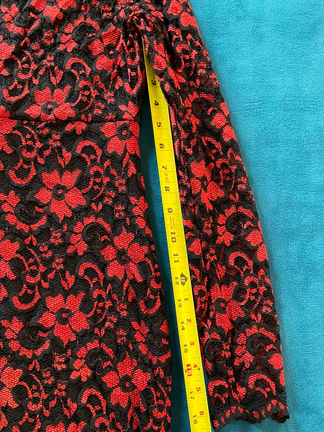 RED LACE Karen Kane Size M