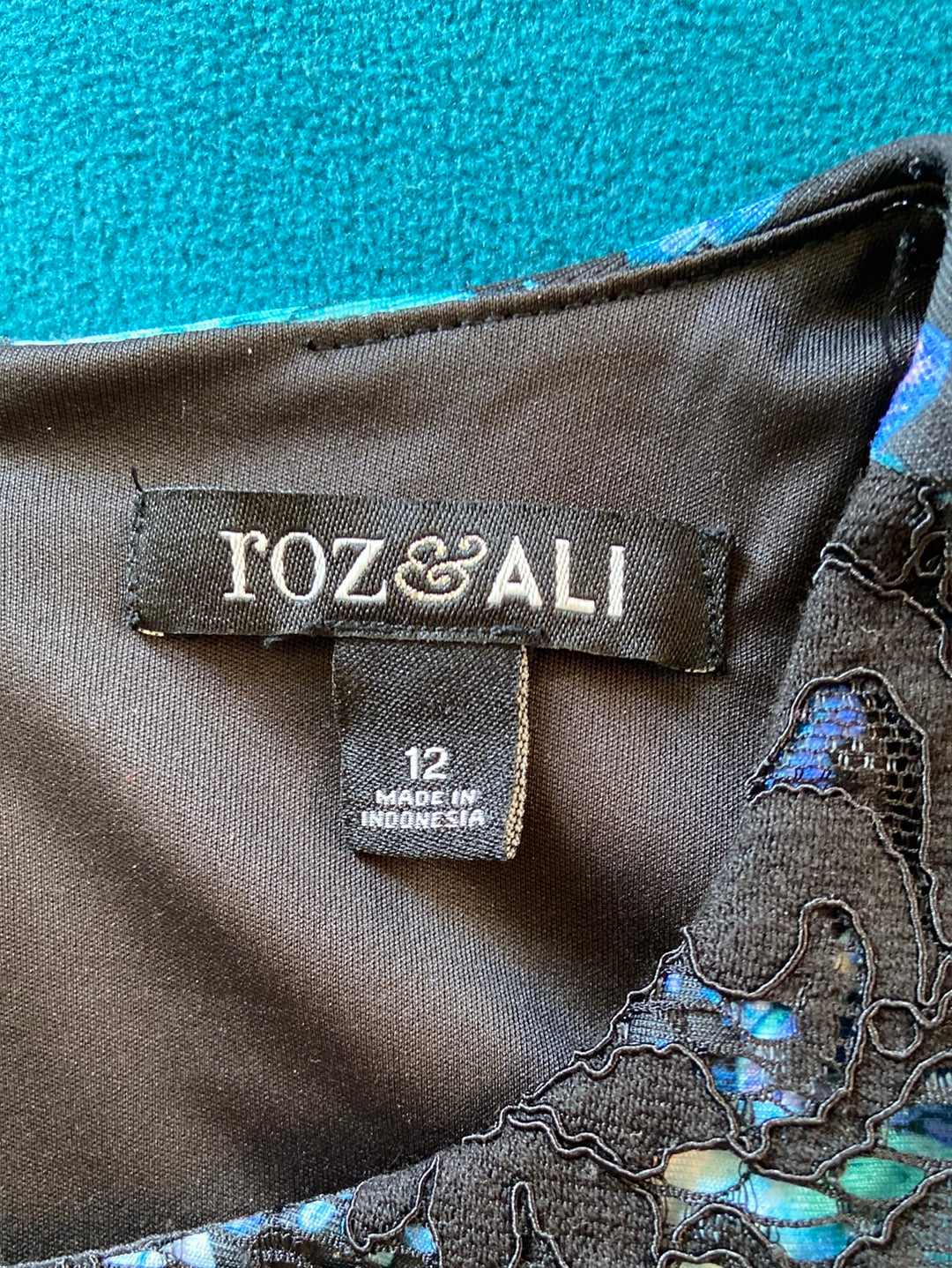 LOVELY LACE Roz and Ali Dress Size 12