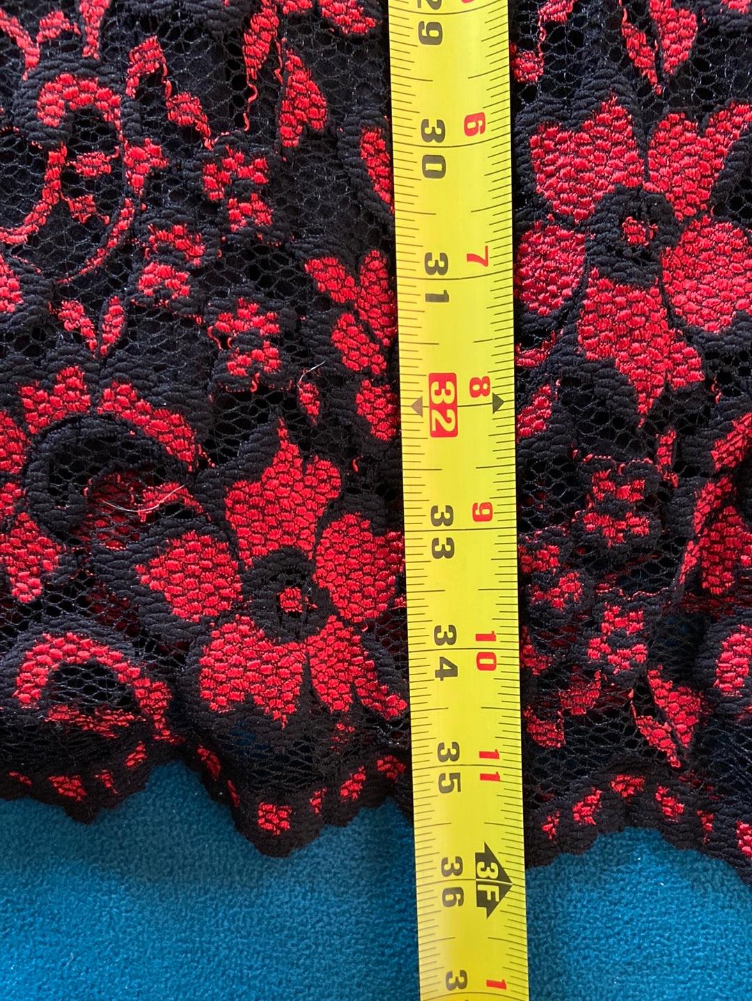 RED LACE Karen Kane Size M