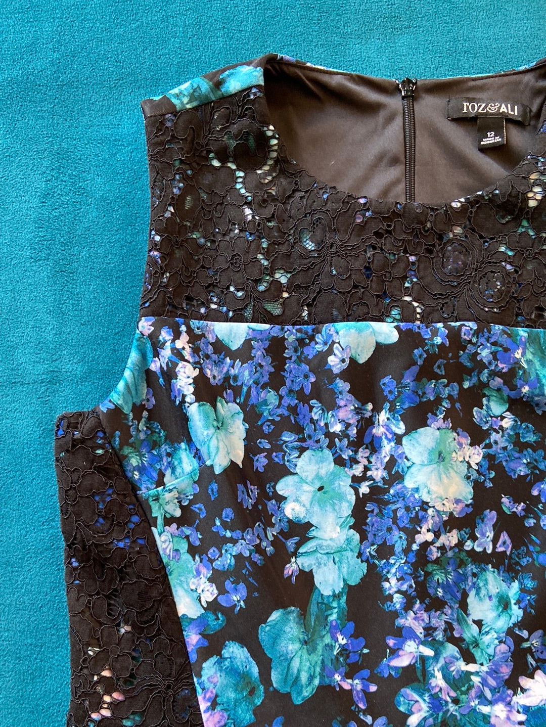 LOVELY LACE Roz and Ali Dress Size 12
