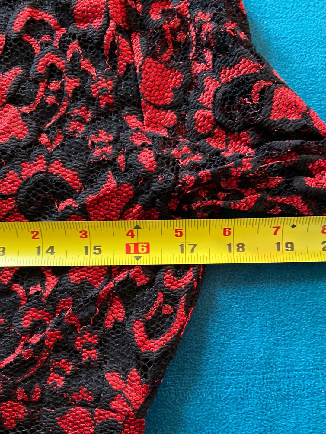 RED LACE Karen Kane Size M