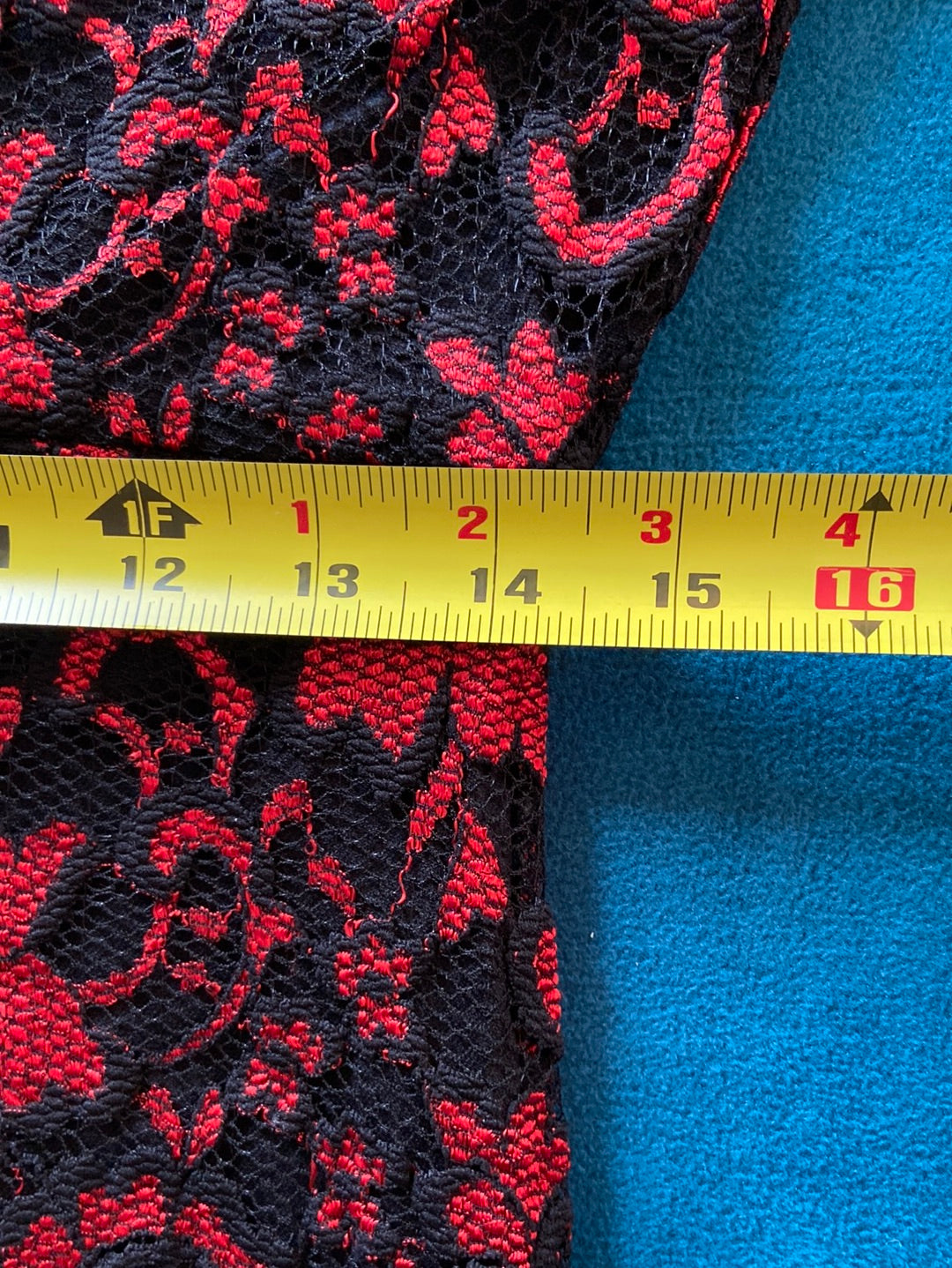 RED LACE Karen Kane Size M