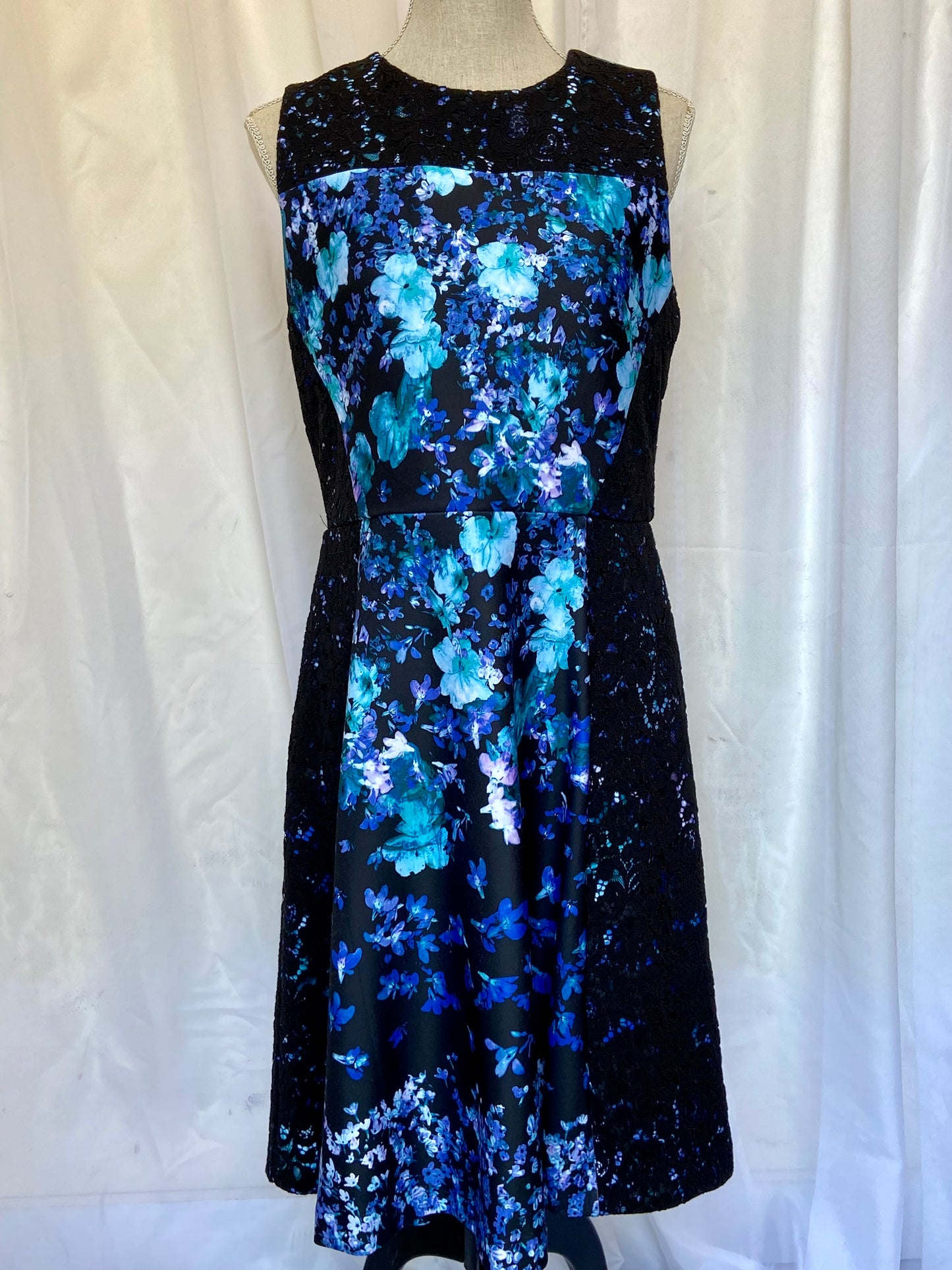LOVELY LACE Roz and Ali Dress Size 12