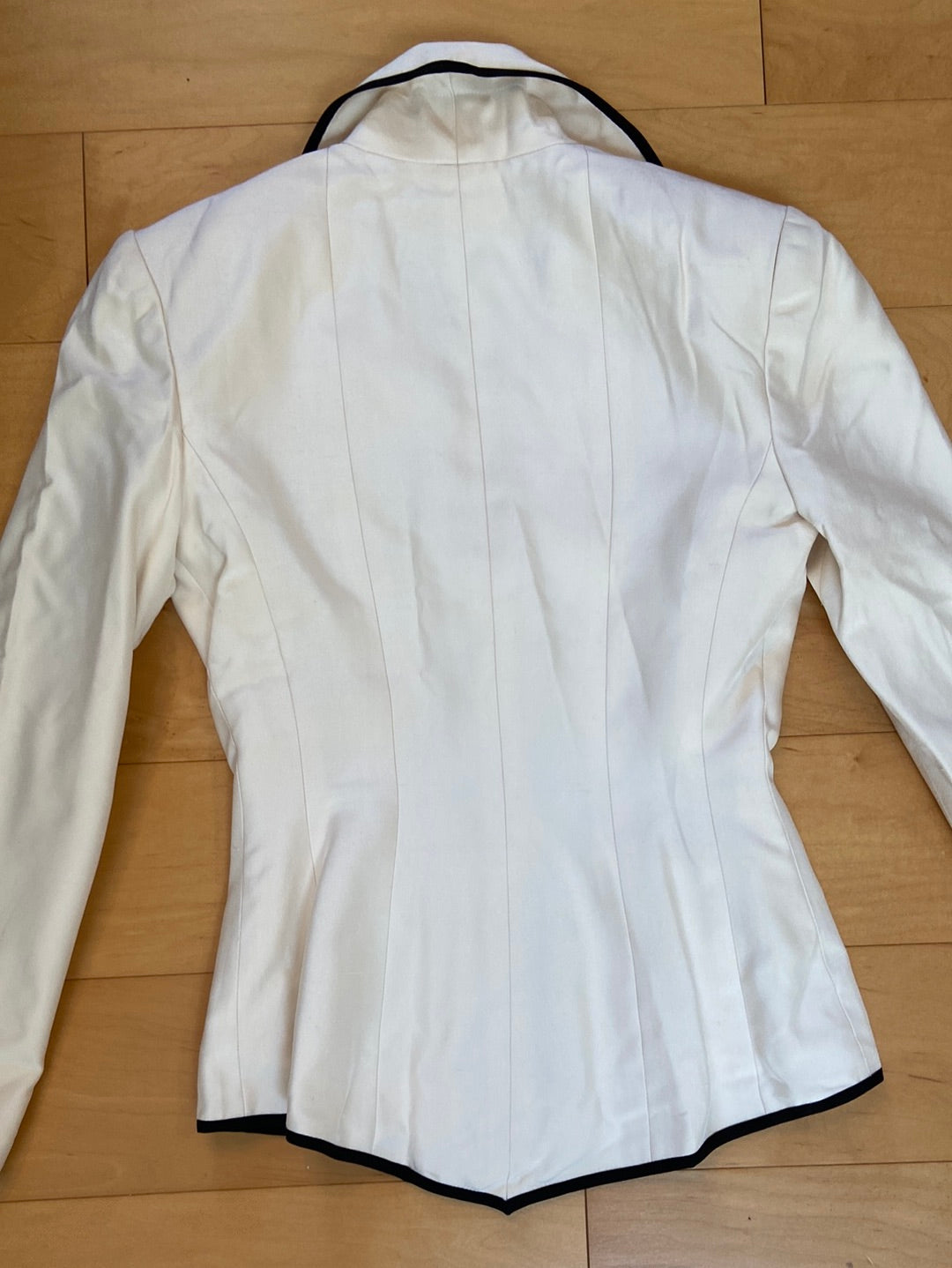 TUXEDO SUIT Nona Maldonado Size 8